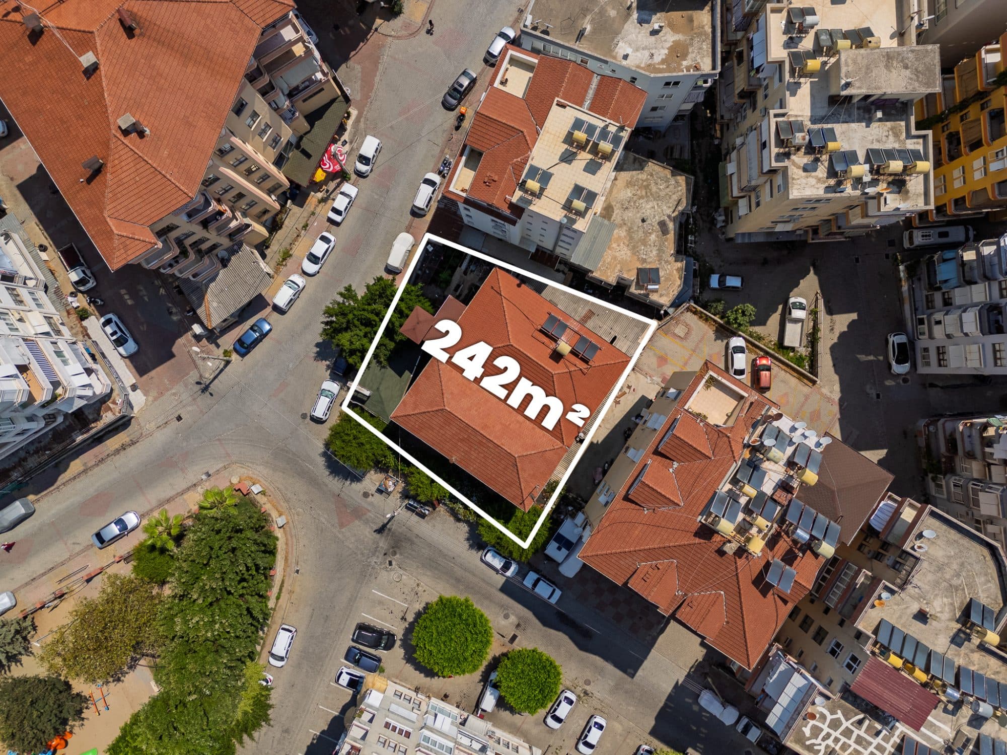 CİKCİLLİ MERKEZDE SATILIK 242M² ARSA ÜZERİNDE 4 KATLI TİCARİ BİNA