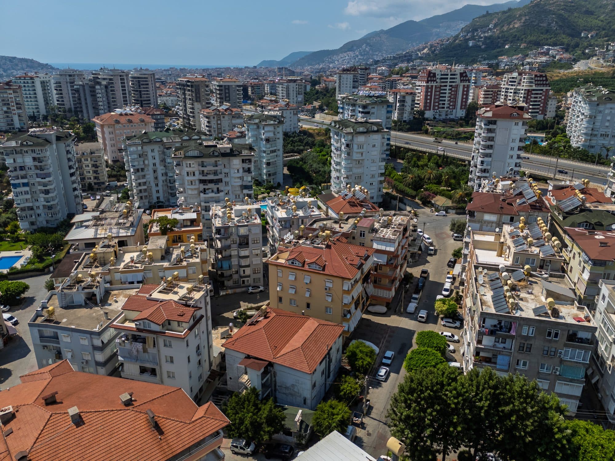 CİKCİLLİ MERKEZDE SATILIK 242M² ARSA ÜZERİNDE 4 KATLI TİCARİ BİNA