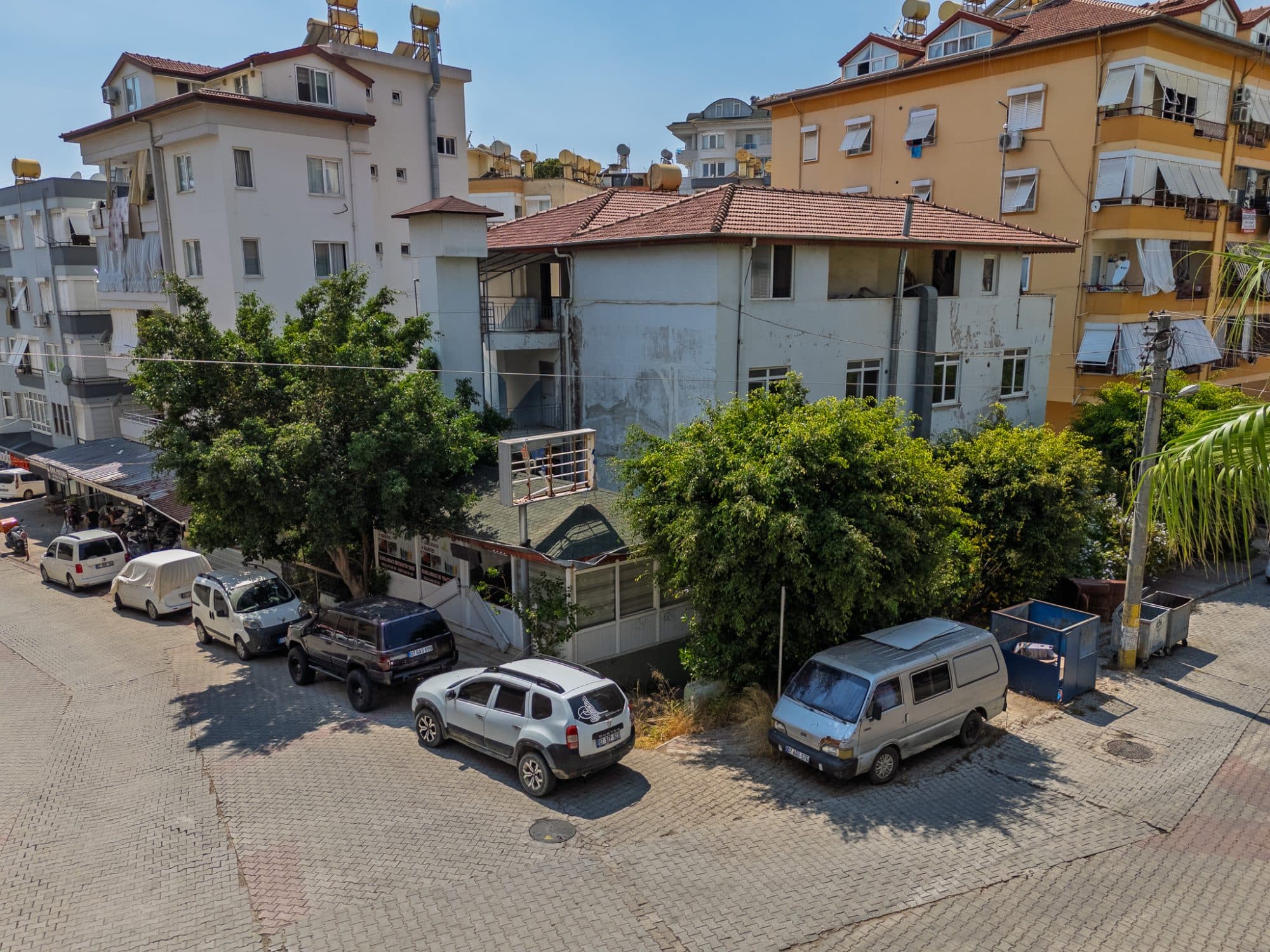 CİKCİLLİ MERKEZDE SATILIK 242M² ARSA ÜZERİNDE 4 KATLI TİCARİ BİNA