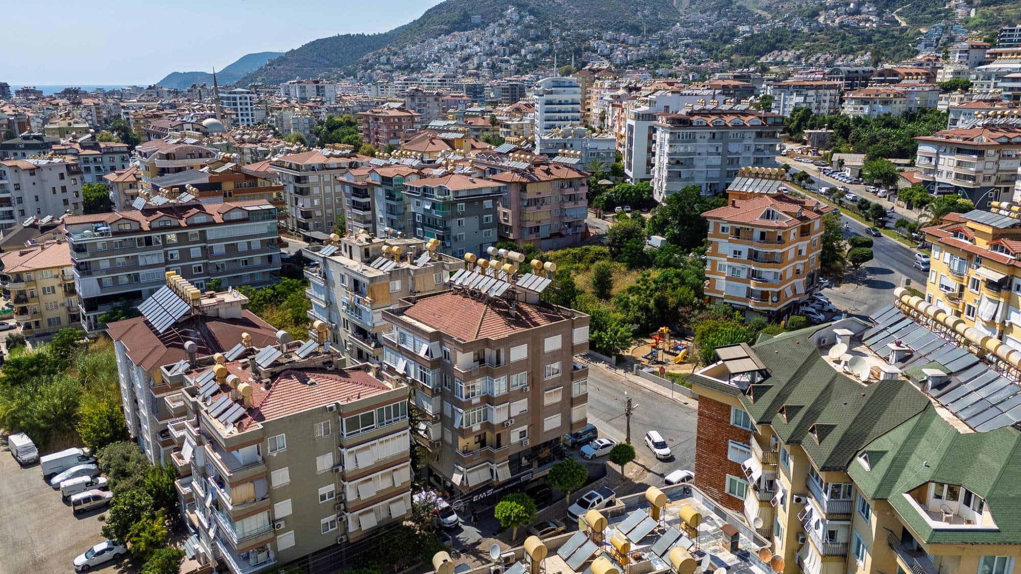 ALANYA 8. NOTER KARŞISINDA SATILIK DÜKKAN
