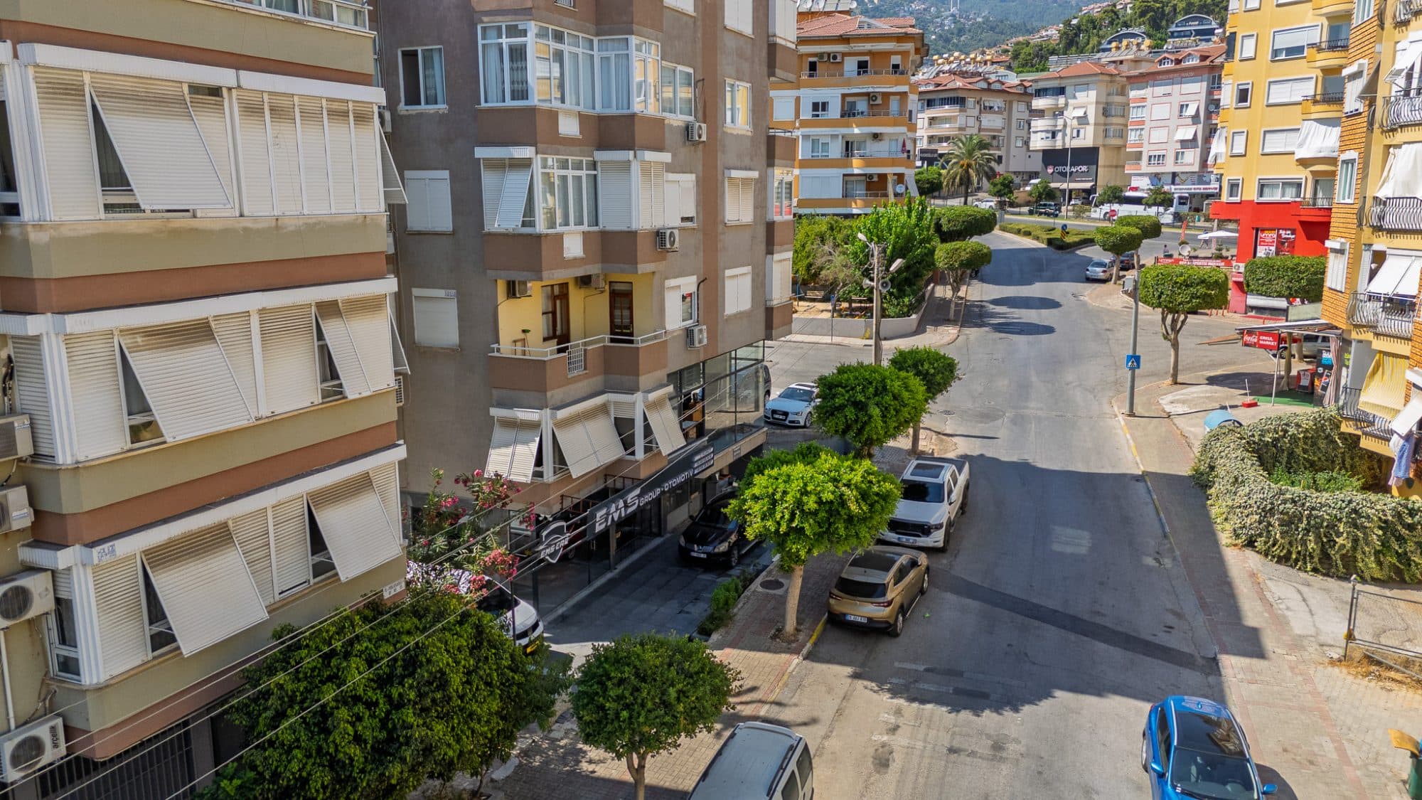 ALANYA 8. NOTER KARŞISINDA SATILIK DÜKKAN