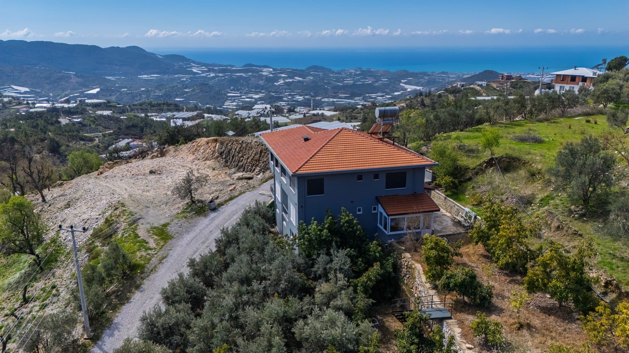 ALANYA KAYABAŞI 1.747m² ARAZİSİYLE EŞYALI MÜSTAKİL EV